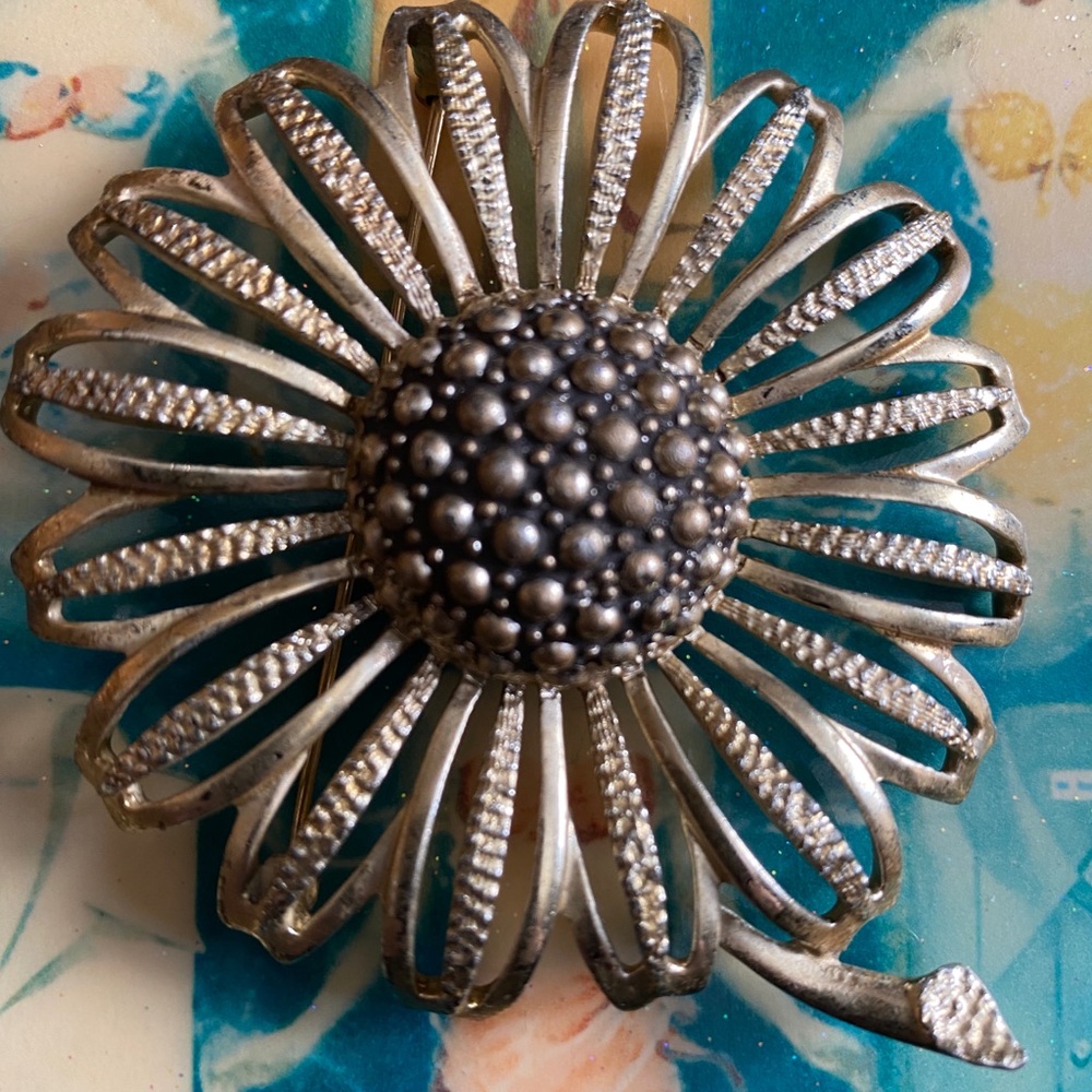 Large Sarah Coventry Daisy Brooch/pin
